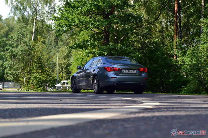 Машины с 2,0-литровым мотором предлагаются только с задним приводом, а версии с 3,5-литровым мотором (гибрид) - только с полным