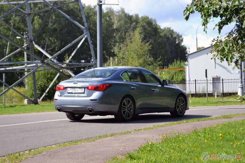 По умолчанию 100% мощности посылается на задние колеса, но при необходимости до 50% может отправиться на переднюю ось