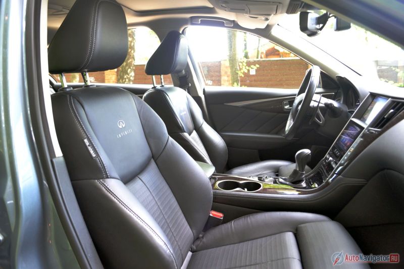 Сиденья удобные, но с таким крутым шасси, боковой поддержки можно было сделать больше