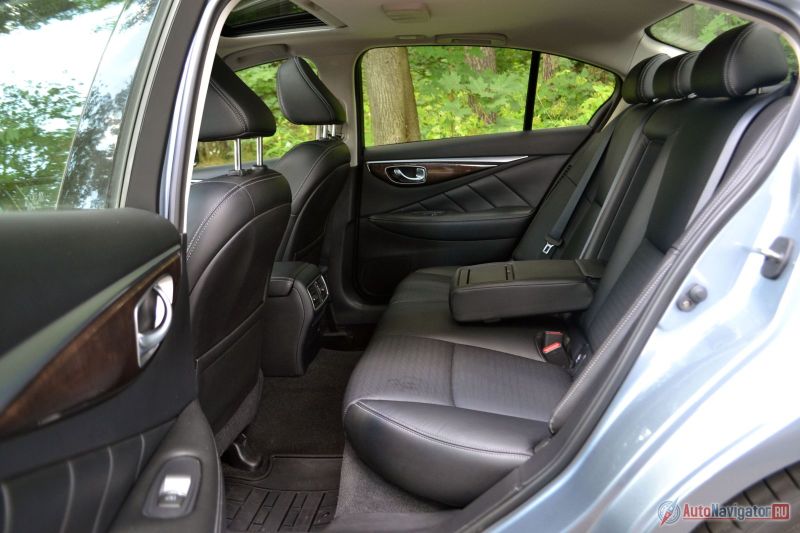 На простор сзади жаловаться уже никто не будет – колесная база больше, чем у Camry и точь-в-точь такая, как у нового Mondeo