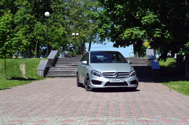 Почти как А-класс, только не такой притягательный. И даже AMG-обвес не спасает