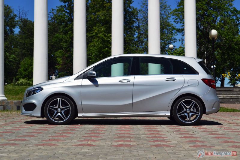 Выштамповки, конечно, смотрятся классно, но даже они не могут сделать В-класс крутым. Если только вы не в предпенсионном возрасте