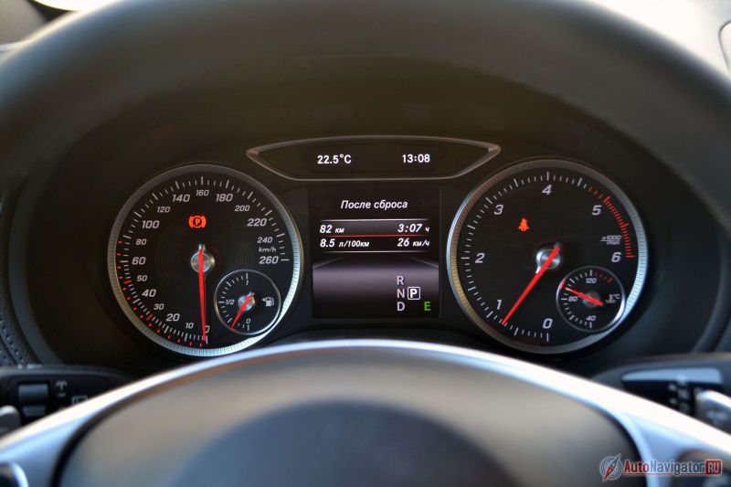 Mercedes обещает максимум 6 литров на сотню. Разумеется, это ерунда полнейшая, но и 8,5 – очень неплохо для дерганий по городу