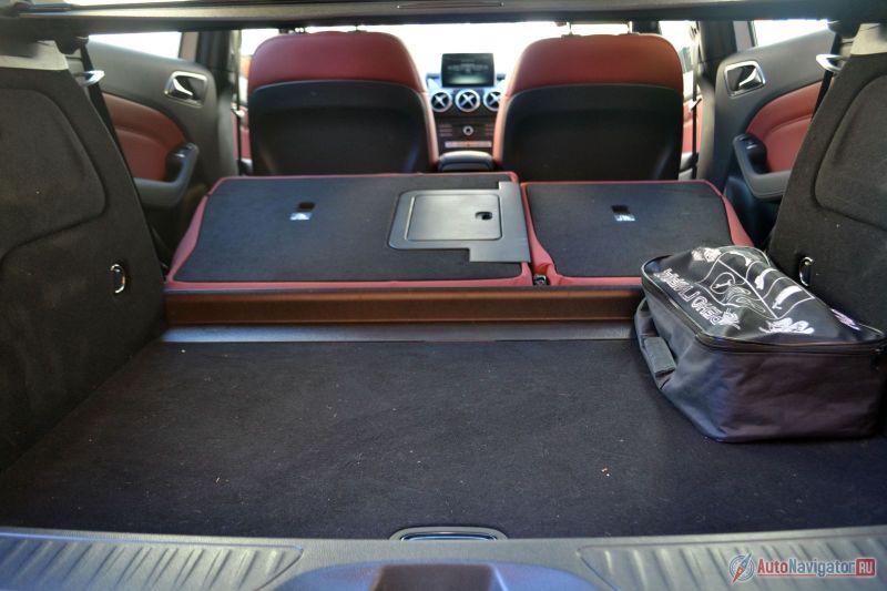 Сиденья складываются, но ступенька остается