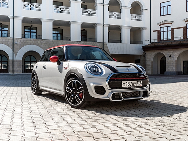 Российская премьера MINI John Cooper Works New прошла в Сочи