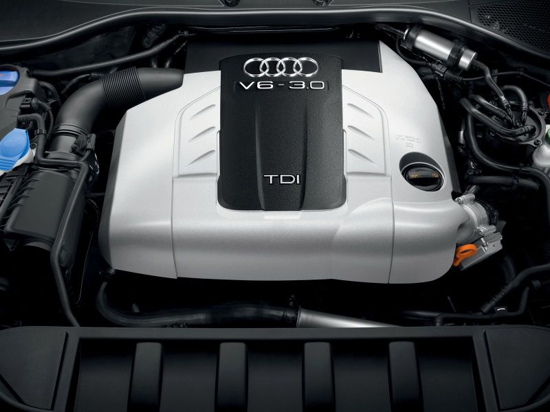 Турбодизель 3.0 TDI – самый популярный вид Q7 в Евразии. Он подкупал многообещающей эффективностью при умеренном аппетите и относительно доступной цене. Плюс экономия на налоге – единственный вариант до 250 сил