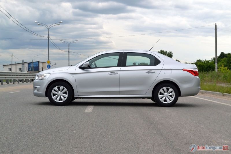 Даже невооруженным глазом видно, насколько большая колесная база у Citroen. Она больше, чем у любого другого автомобиля В-класса. И больше скажу – даже больше, чем у Ford Focus