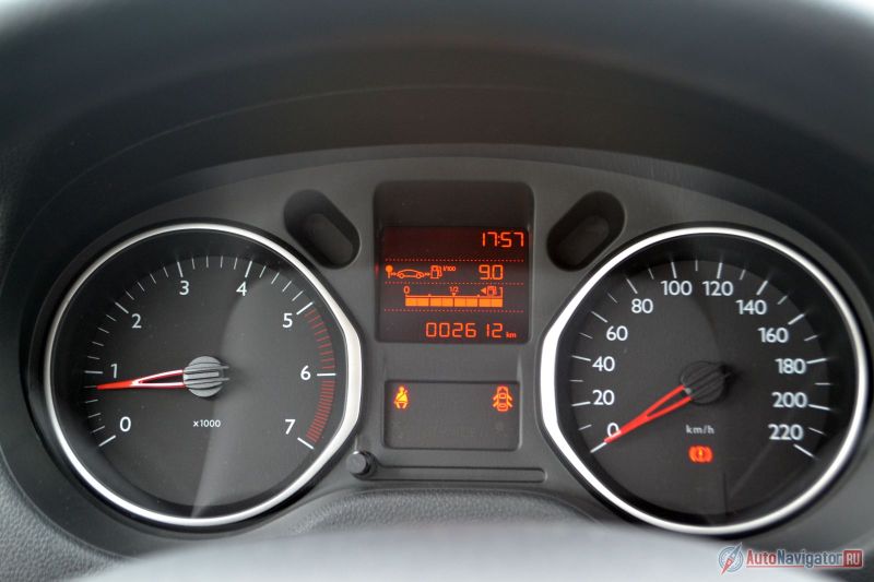 Средний расход получился 9 литров на 100 км. Невыдающийся результат, но все равно хорошо. В городе по паспорту 115-сильный мотор должен есть 8,8 л/100 км, по трассе едва достижимые 5,3, а в смешанном цикле – 6,5