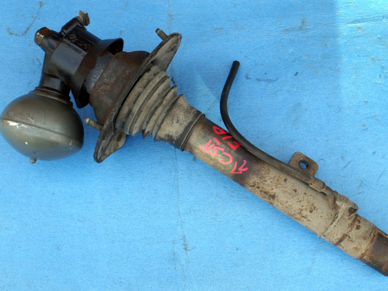 Гидропневматическая подвеска модели С5 – ее достоинство и, в то же время, слабое место. К примеру, от дорожной соли часто гниют подводящие трубки стоек