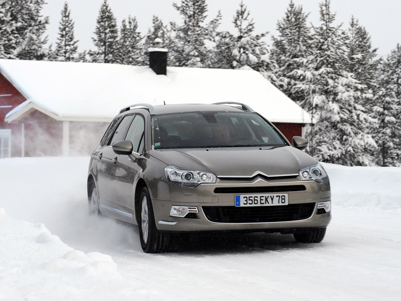Зимует С5 не очень уверенно. Основными проблемами в морозы являются «плохие пуски», поломка лапки открытия капота, заедание кулисы МКПП, повреждение пыльников ШРУСов