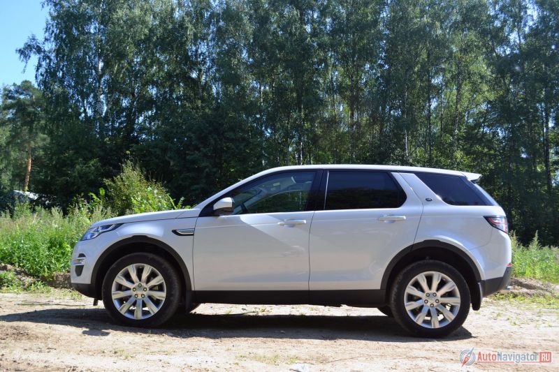 По умолчанию Disco Sport пятиместный, но за 80 000 рублей в багажник поставят два дополнительных сиденья. Вопрос только в том, стоит ли огород городить или может лучше просто купить «неспортивный» Discovery?