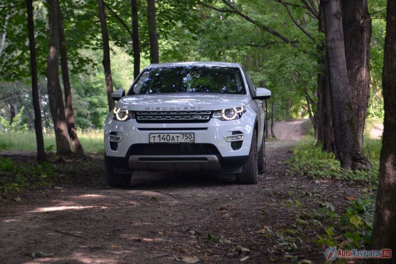 Кузов и крыша могут быть разных цветов. Как обычно нам предлагают миллион оттенков серого и несколько нормальных цветов, вроде красного, синего и зеленого. Но, как и в случае с iPhone, большинство выберет белый