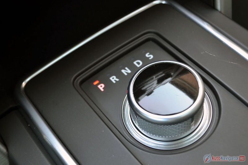 Круглая выдвигающаяся из панели шайба будет еще долго удивлять