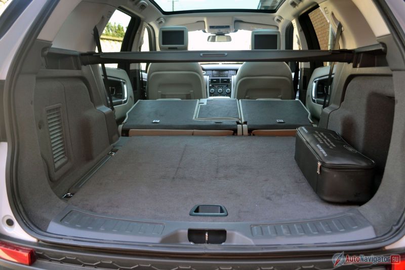 Объем багажника – 829 литров. Длина багажника со сложенными сиденьями 1887 мм, объем – 1698 литров