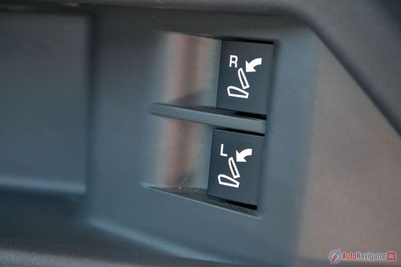 Сиденья складываются по нажатию кнопки в багажнике