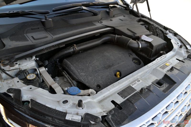 Со 190-сильным 2,2-литровым турбодизелем Discovery Sport может тянуть за собой 2200 кг. Есть еще 150-сильный дизель и 240-сильный бензиновый мотор