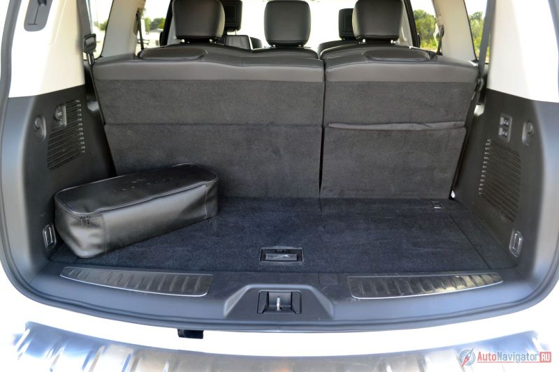 Даже в восьмиместном исполнении, багажник будет, как у хорошего седана - 470 литров. Достаточно, чтобы положить сумки из гипермаркета или посадить взрослого лабрадора