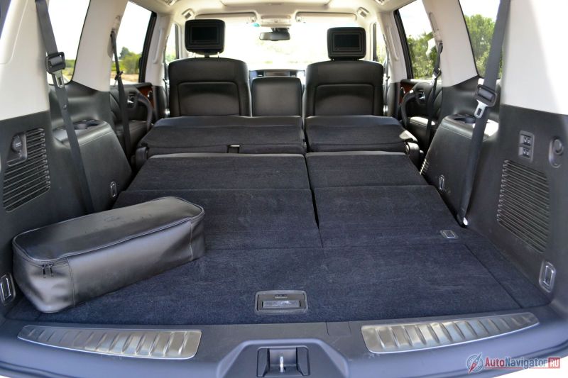 Оставив только два из восьми сидячих места, можно получить отличную двухспальную кровать, кухню в Новогиреево, гараж для машины поменьше или поле для игры в гольф