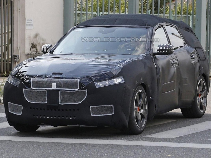 Cерийная версия Maserati Levante замечена на испытаниях
