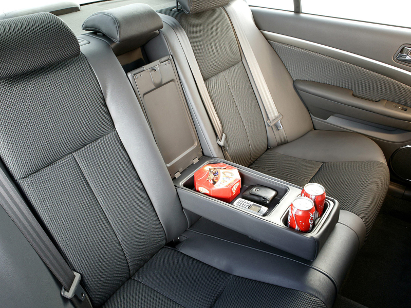 Простор на втором ряду сидений свидетельствует о принадлежности автомобиля к D-классу