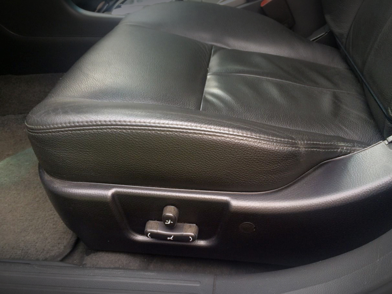 Из-за трещин на боковинах кресел дилерам порой приходилось проводить гарантийные замены поврежденных элементов