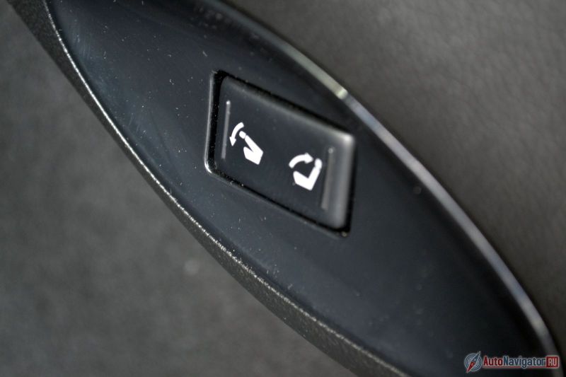 Чтобы сложить спинки, не нужно тянуться и лезть в багажник – нажал кнопку и готово