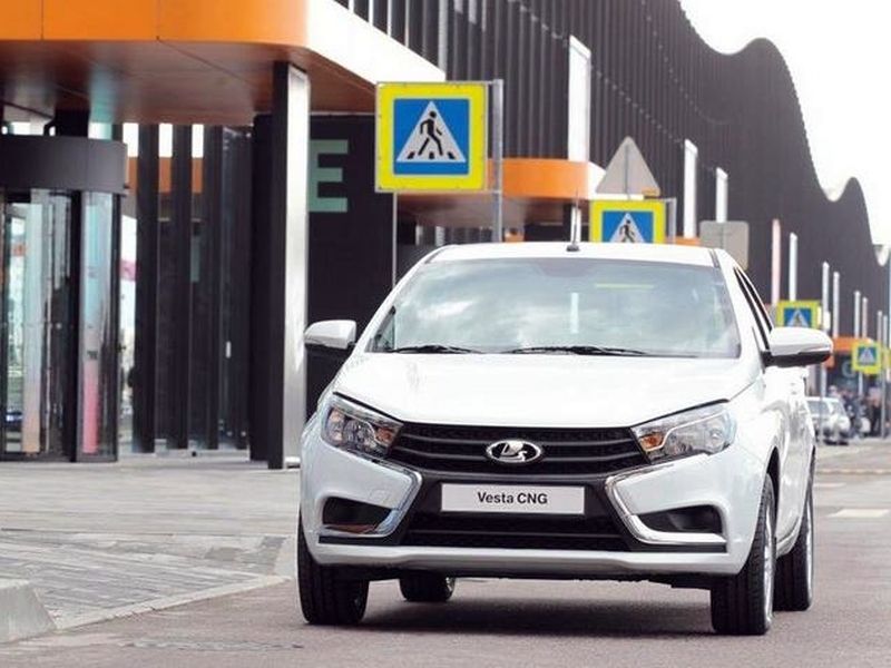Двухтопливная Lada Vesta представлена в Санкт-Петербурге