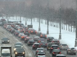 ГИБДД Москвы просить водителей быть внимательными на дорогах при плохой погоде