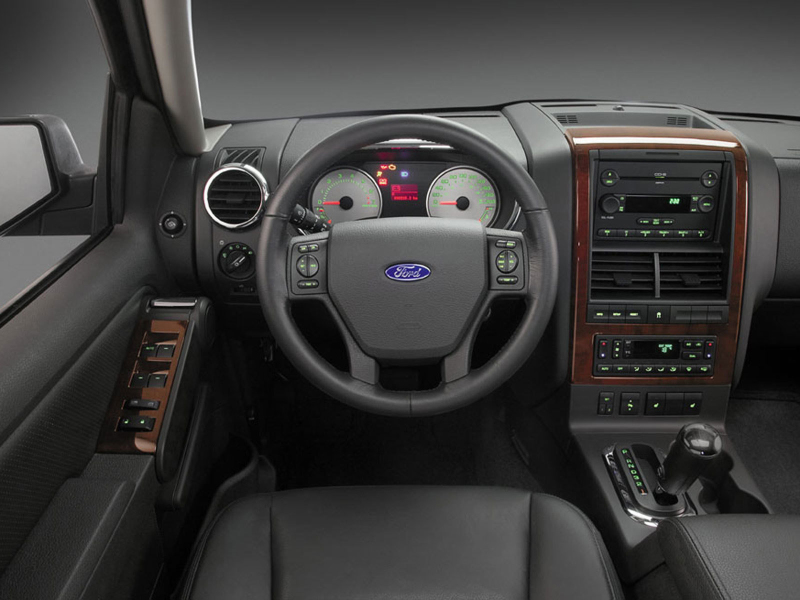 Большое количество владельцев Ford Explorer жаловались на перегоревшие лампочки в панели приборов и прочие "шалости" электротехники