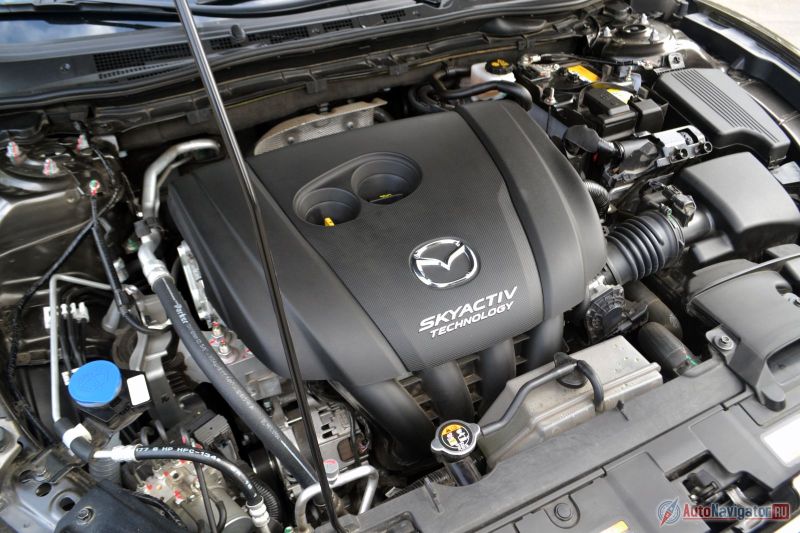 Технология SKYACTIVE позволила атмосферным моторам приблизиться по характеристикам к турбированным немецким двигателям, а по расходу топлива и вовсе им не уступать. Если они будут служить так же долго и надежно, как и прежние, то это просто находка. Если нет, то, по крайней мере, нет вероятности, что после окончания гарантии накроется турбина (ее же нет)