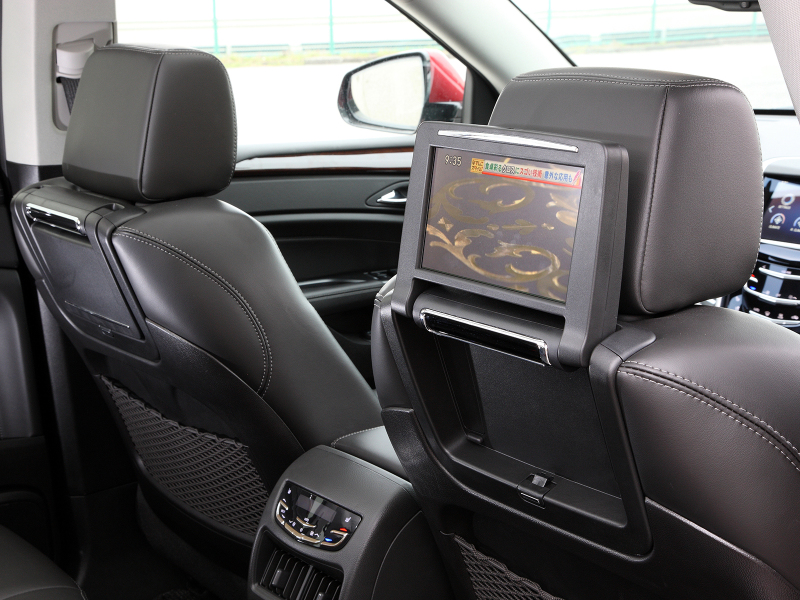 Экраны в подголовниках задних сидений иногда переставали давать изображения. Чаще всего помогал устранить это простой способ: скинуть и через некоторое время вновь надеть клеммы АКБ