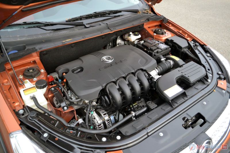 Под капотом все прилично. Шумоизоляция есть, и она работает – в салоне можно очень долго разговаривать не напрягаясь