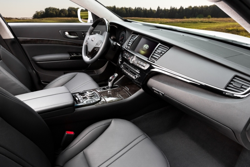 Внутри мало изменений – среди них новая мультимедийная система с 9.2-дюймовым экраном