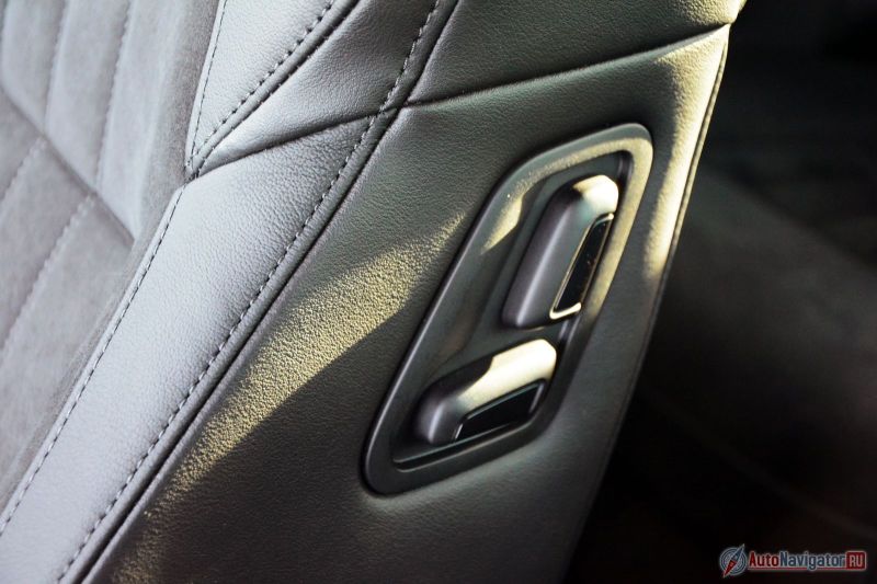 Чуть меньше, чем за пять тысяч рублей, новый Superb может иметь отдельную электрорегулировку правого переднего кресла