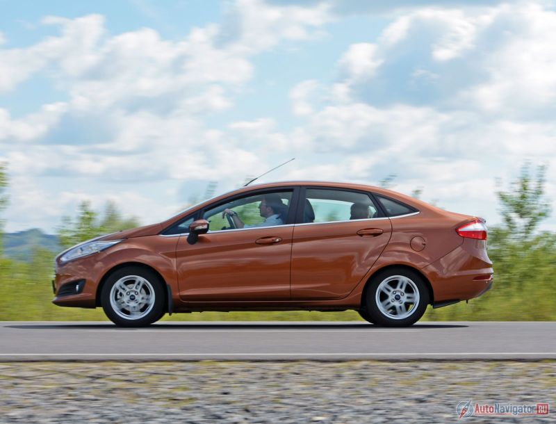 Как едет 85-сильная версия – вопрос. Но то, что головокружительной пропасти в ускорении между 105 и 120 сильными «Фиестами» нет – факт