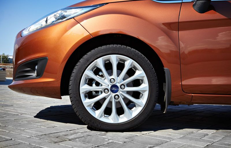 Колёсные диски R16, как на демонстрационной машине, в России пока не доступны