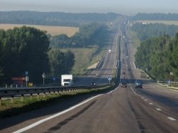 На всех трассах РФ появятся специальные рамки, фиксирующие проезд грузовиков