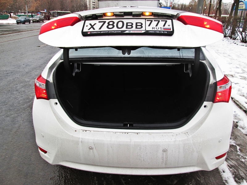 Багажное отделение радует своей вместительностью, но высота погрузки могла бы быть и поменьше