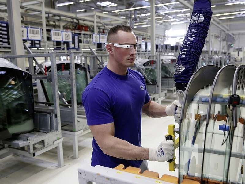 VW начинает использовать в производстве 3D очки дополненной реальности