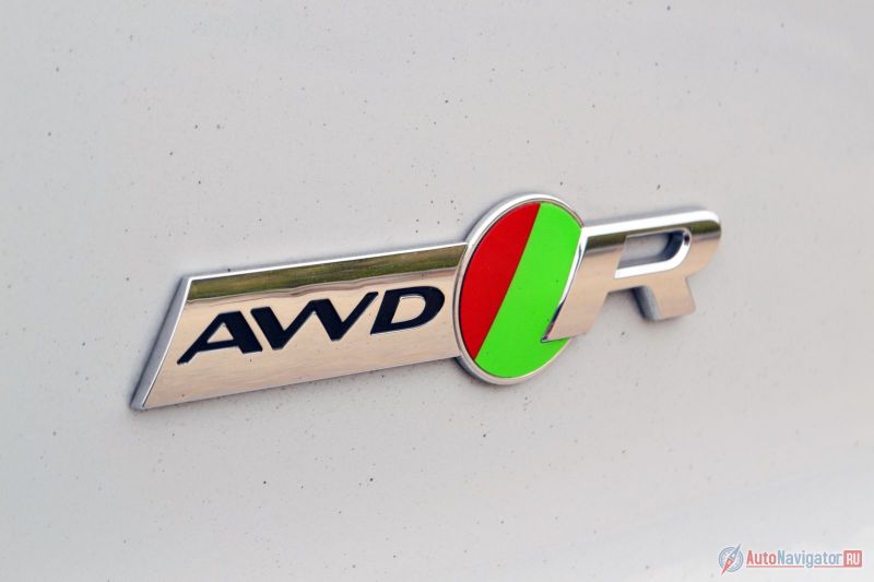 В отличие от родстера, кабриолет R-версии может быть только полноприводный. Не думаю, что это плохо, учитывая, что по умолчанию вся мощь и крутящий момент все равно идут назад, а передняя ось только выручает, когда нужно