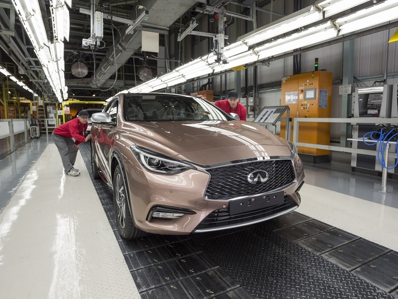 Хэтчбек Infiniti Q30 встал на конвейер