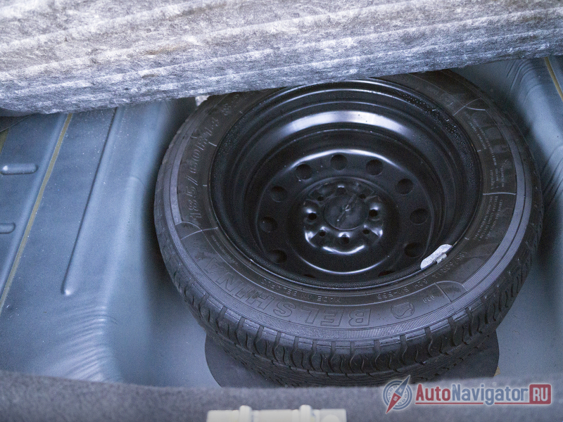 Как и ожидалось, шумоизоляции тут практически нет. Зато есть полноразмерная запаска