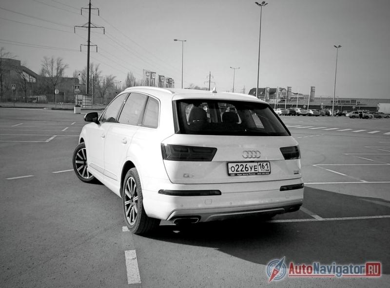 Кроссовер располагает современной оптикой (светодиодной и газоразрядной) интересной формы