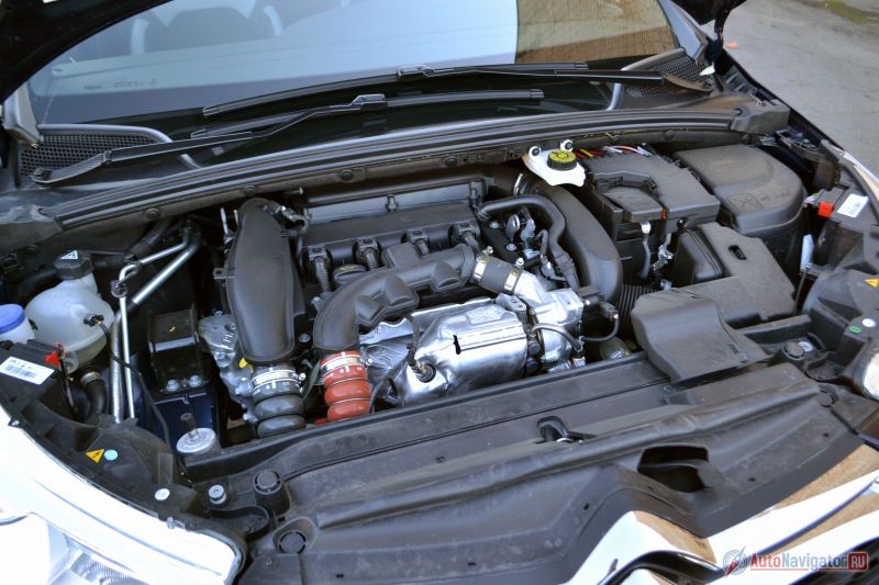 Мотор объемом 1,6-литра выдает 150 л.с. Такой же мотор, но без турбины, может похвастаться только 120 л.с. В Европе продается еще 200-сильная модификация этого же мотора и 160-сильный дизель, но у нас в стране их, к сожалению, нет