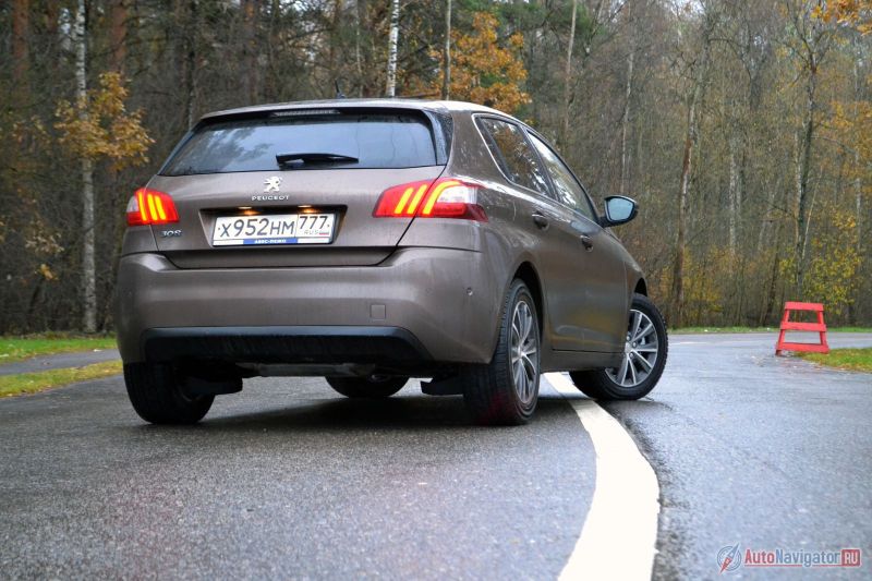 Платформа EMP-2, на которой построен автомобиль, едва ли не самая современная на данный момент в С-классе. Благодаря ей автомобиль сбросил сотню с четвертью килограммов