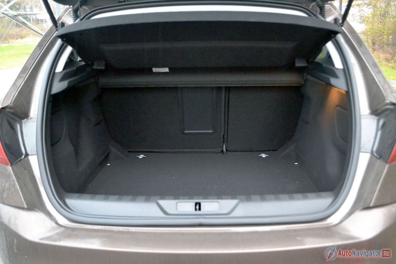 Багажник большой для хэтчбека – 420 литров, под полом докатка