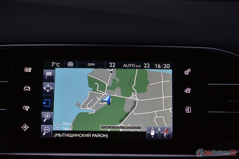 Русифицированная навигация стоит 25 000 рублей. Но зачем она нужна, если в Москве через день открываются новые развязки, да и пробки она никак не учитывает?