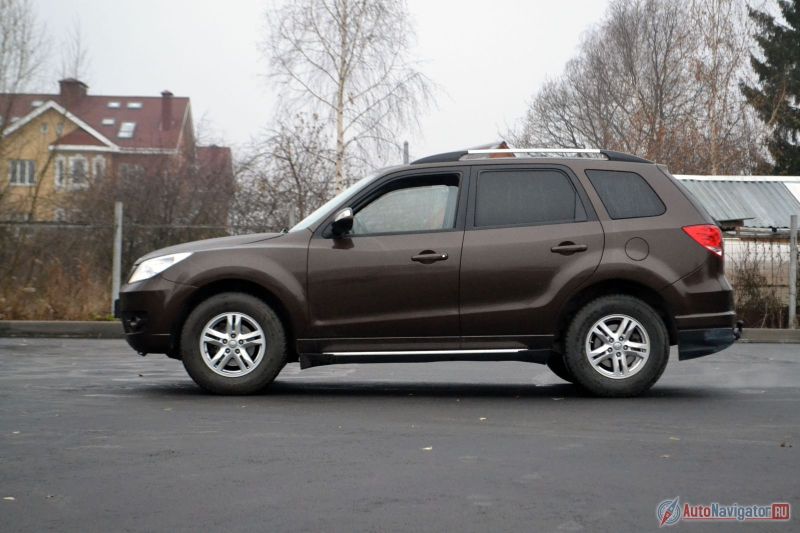 Комплектаций всего три. Первые две с механической пятиступенчатой коробкой передач, последняя – с «автоматом» (тоже пятиступенчатым). Получить «полный фарш» с механикой не получится