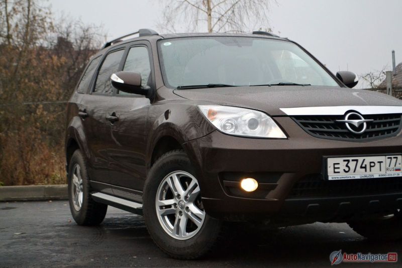 Противотуманки выполняют еще и роль дневных ходовых огней. Но алгоритм их работы странный. Они не выключаются, когда глушишь мотор, а горят еще минут 5-10. При частых коротких поездках так недолго и аккумулятор разрядить. Сначала было подозрение, что это просто контакты прикипели или с предохранителем что-то не так, но потом выяснилось, что так и должно быть. Хотя все равно сомнения остаются