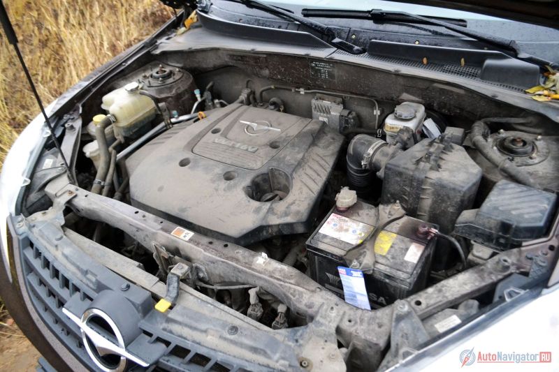 Двигатель безальтернативный двухлитровый. На сайте написано 150 л.с., в документах – 136, по факту - 138 с копейками. Крутящий момент равен 180 Нм при 4500 об/мин. Так что, чтобы ехать, двигатель надо крутить. Но быстро все равно не получится. После 80 км/ч разгон совсем не энергичный. Но поддерживать высокую скорость на трассе все же можно